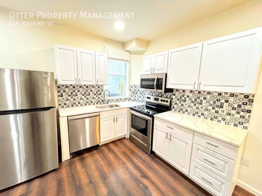 246 Watkins St - Photo 6 of 22
