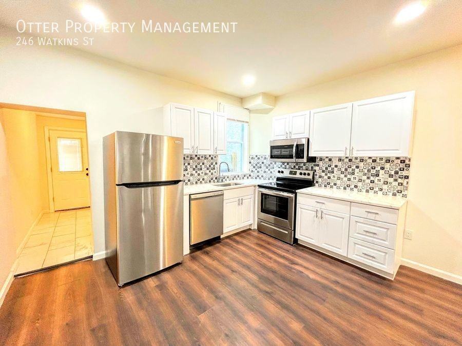 246 Watkins St - Photo 7 of 22