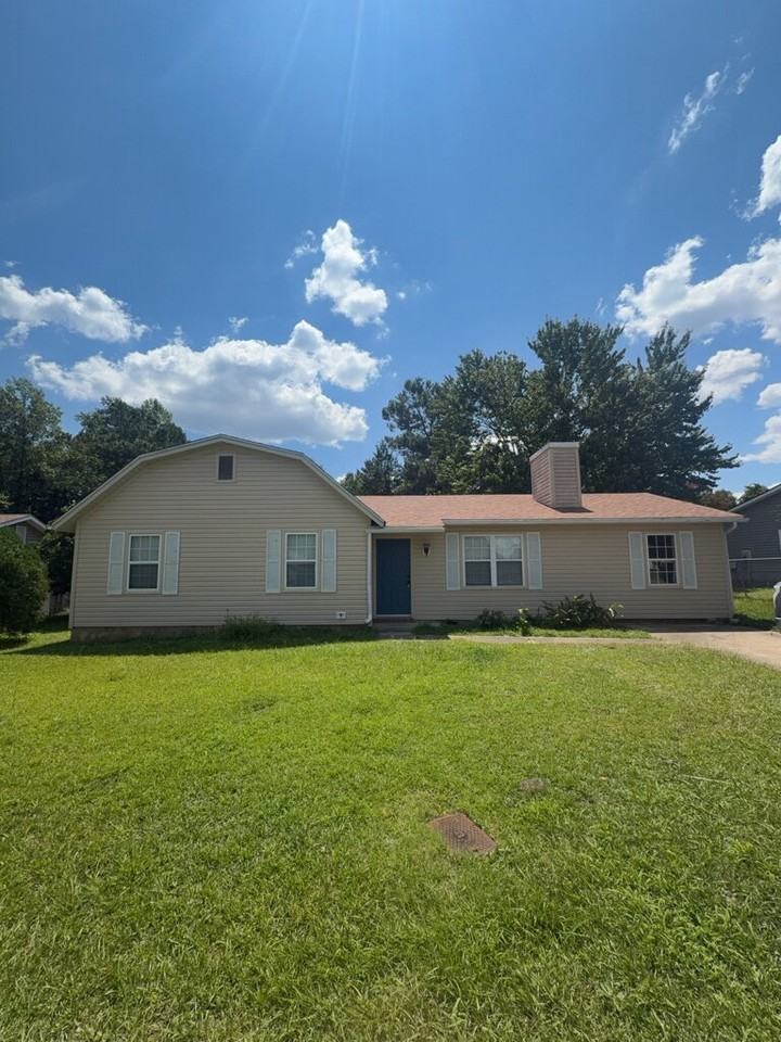 902 Laurel Ln