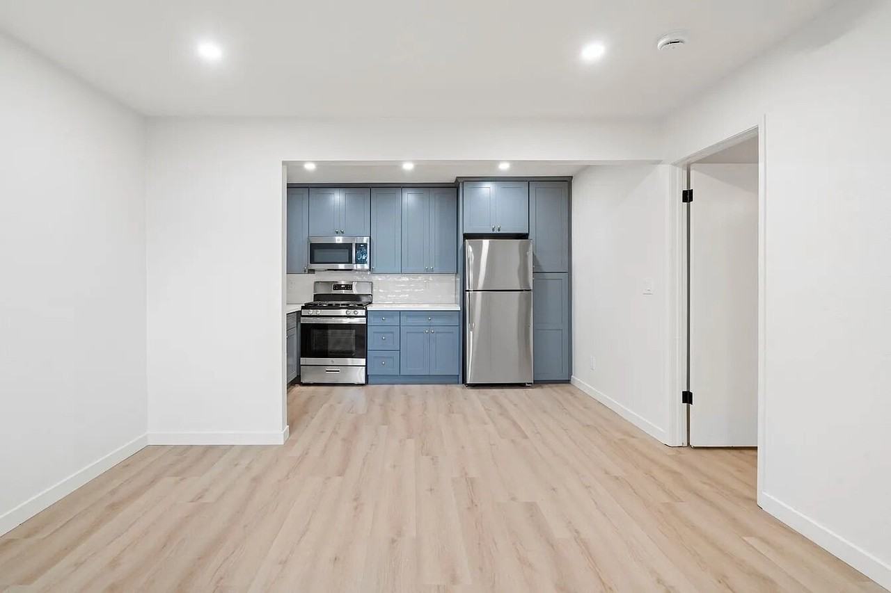 1572 13th St - Photo 4 of 16