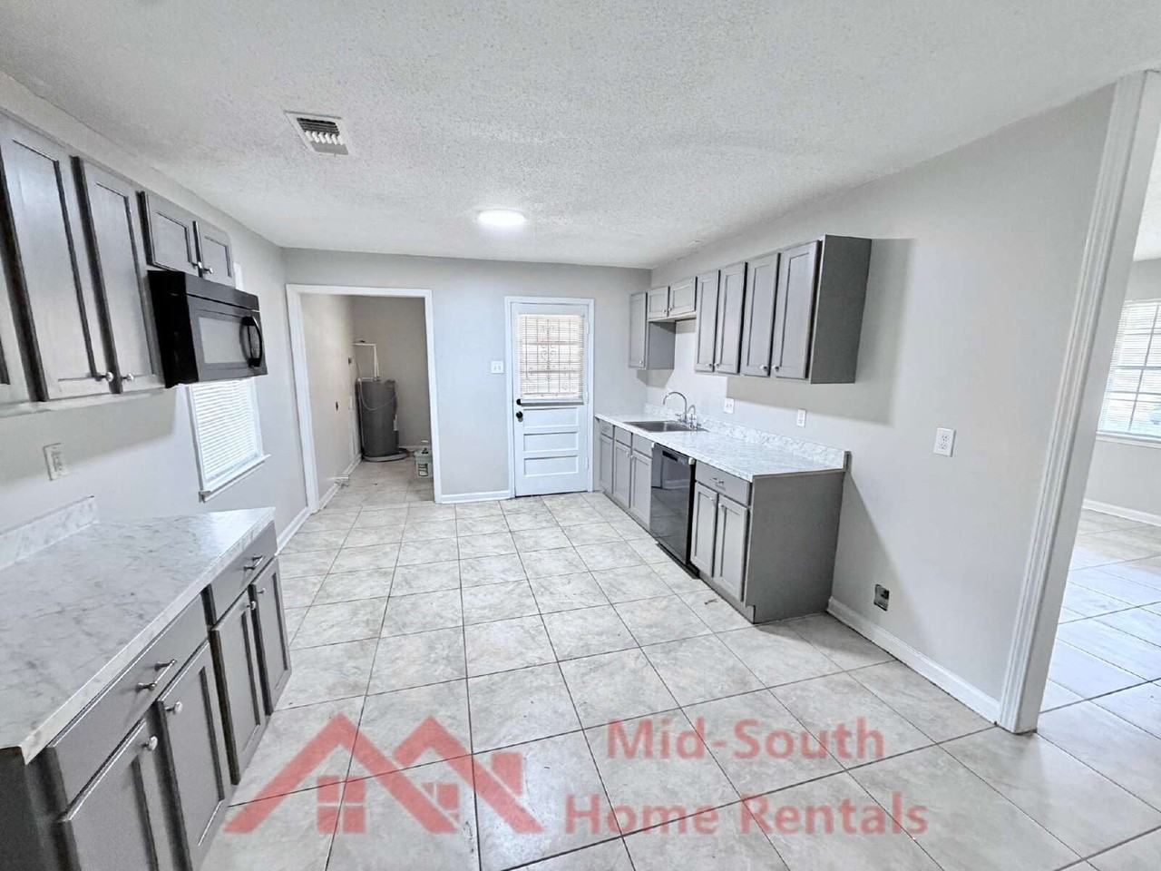 1521 Abernathy Rd - Photo 6 of 20