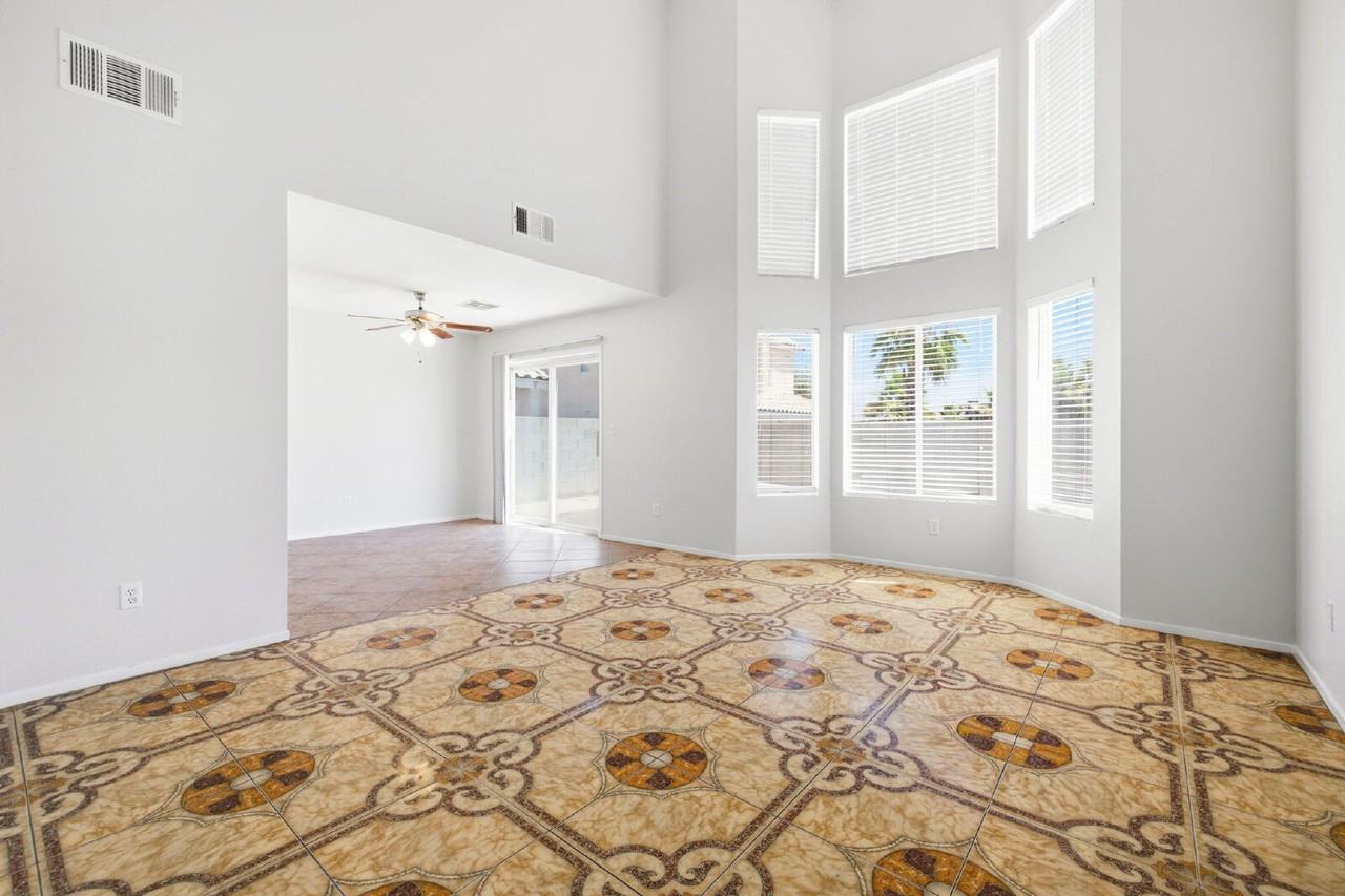 3788 Gulliver St - Photo 5 of 32