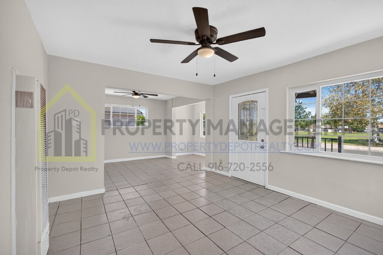 7720 35th Ave - Photo 6 of 36