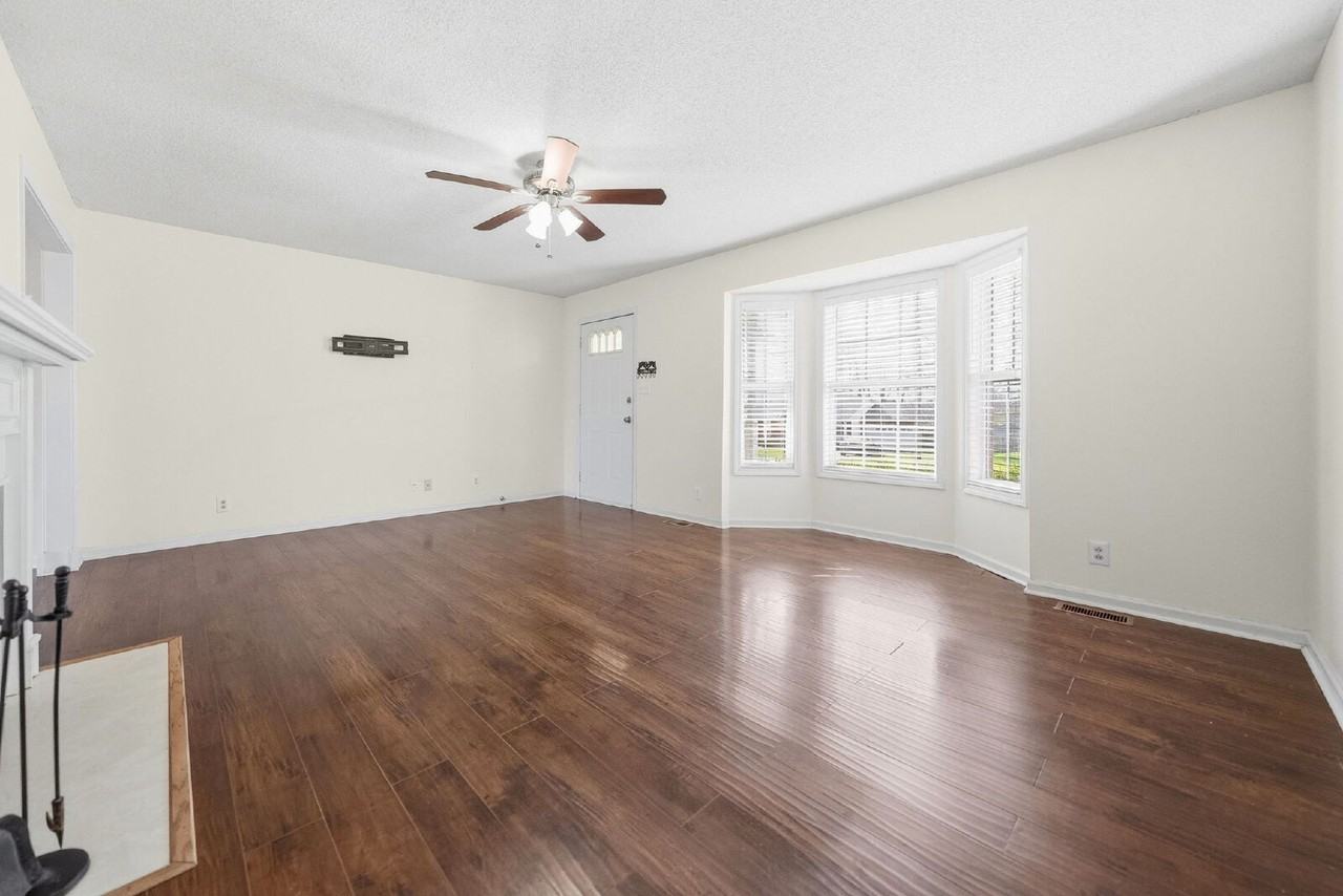 1361 Jenny Ln - Photo 3 of 38