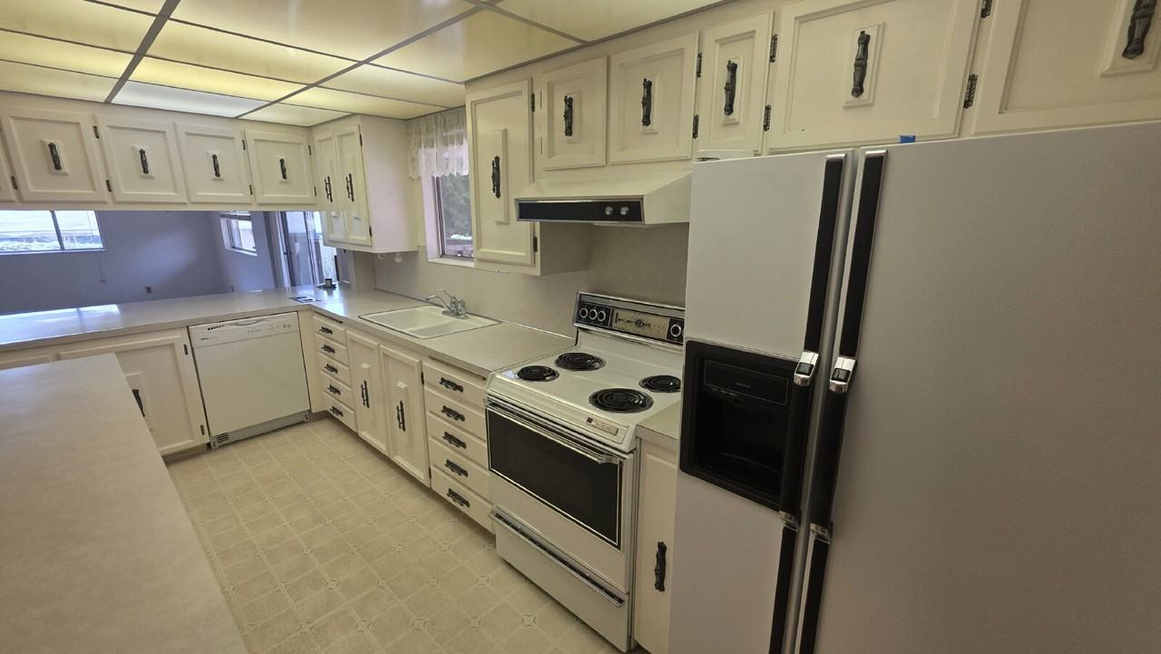 3565 Eccles Ave #UP - Photo 7 of 19