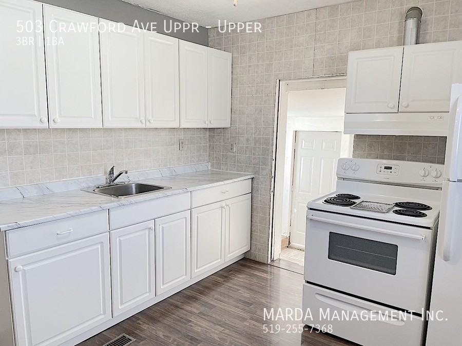 503 Crawford Ave Uppr - Photo 2 of 24