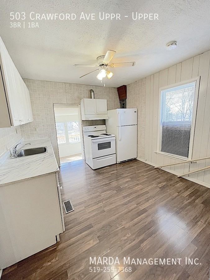 503 Crawford Ave Uppr - Photo 3 of 24