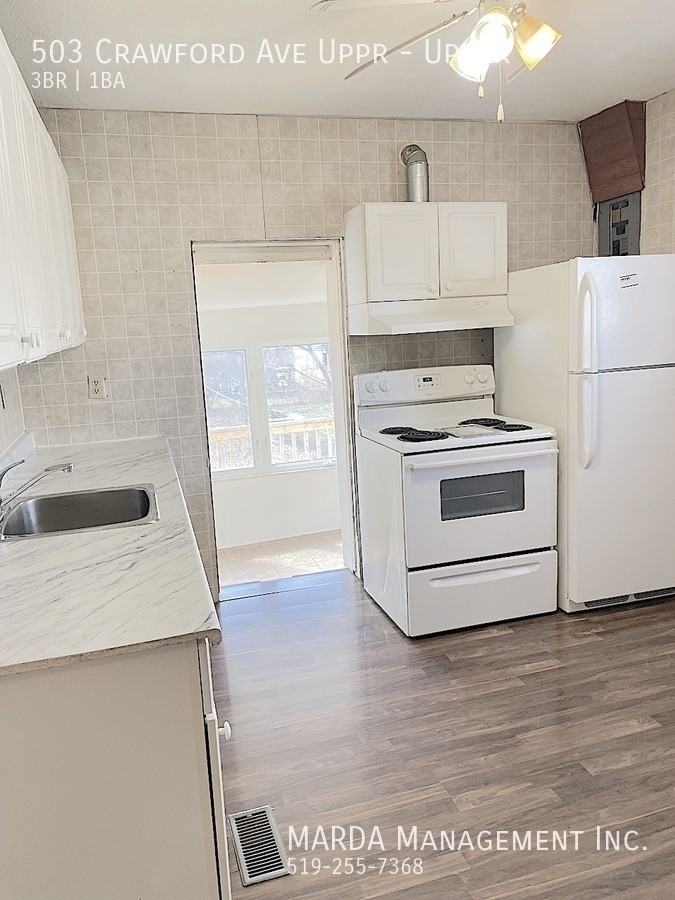 503 Crawford Ave Uppr - Photo 4 of 24