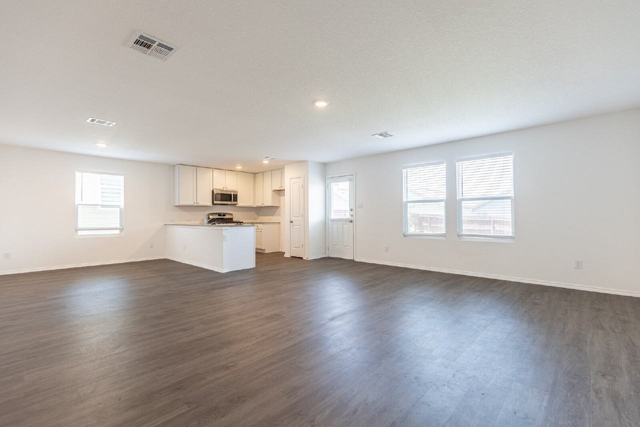 5319 Hornbeck Hts - Photo 7 of 50