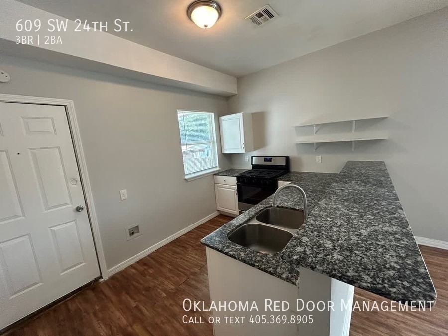 609 Sw 24th St #24 - Photo 2 of 27