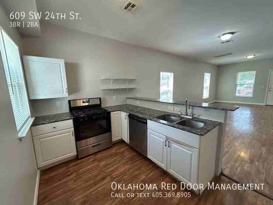 609 Sw 24th St #24 - Photo 3 of 27