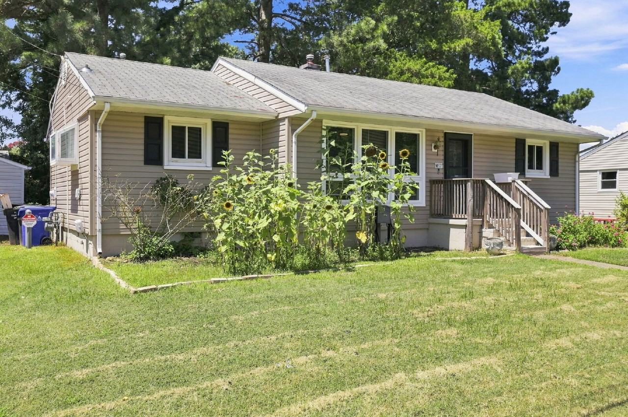 24 Warren Dr - Photo 2 of 34