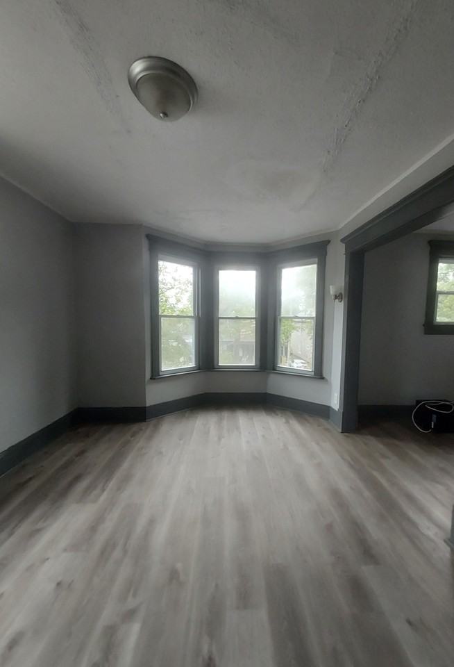 279 Hudson Ave - Photo 3 of 9