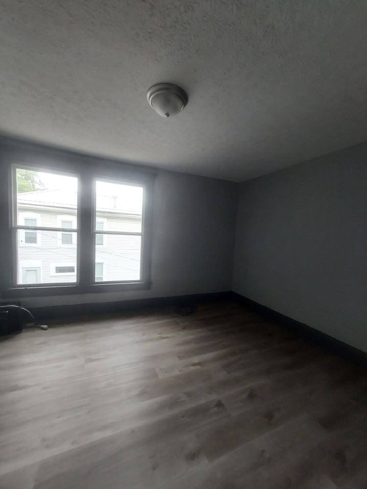279 Hudson Ave - Photo 5 of 9