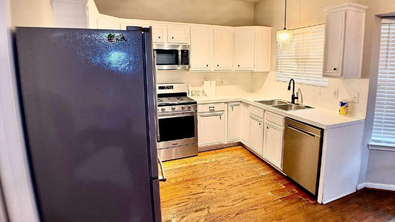 17743 Seven Pines Dr - Photo 3 of 7