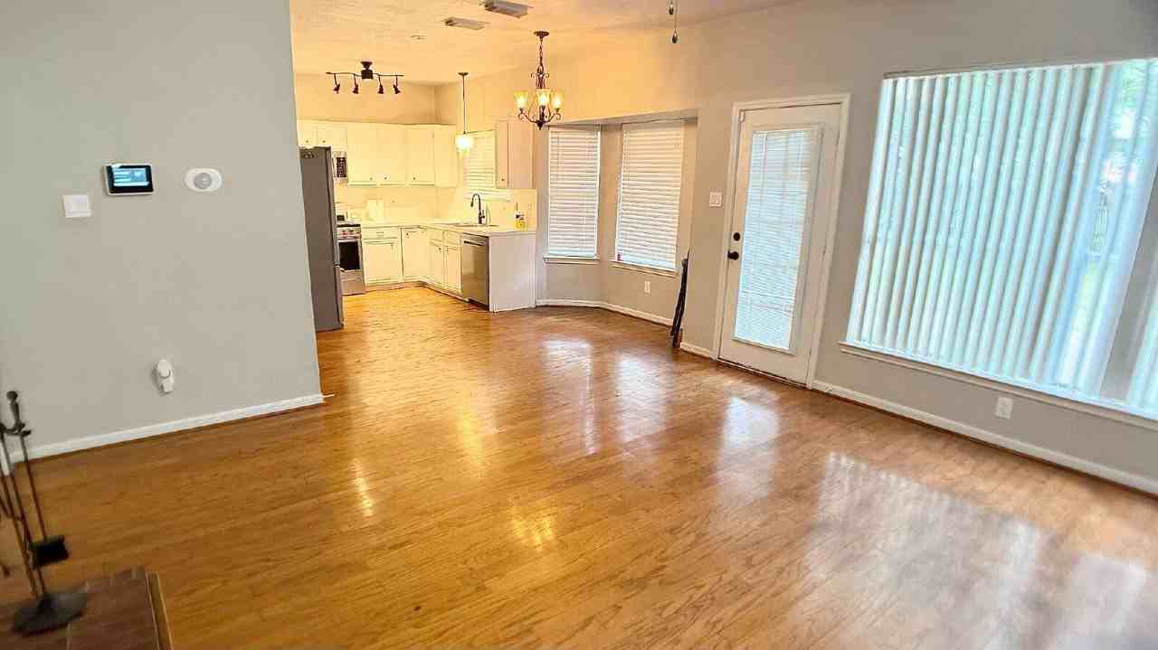 17743 Seven Pines Dr - Photo 4 of 7