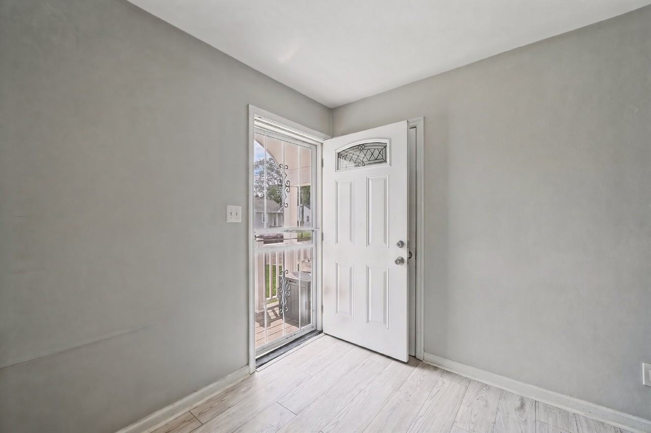 9 Laurel Dr - Photo 3 of 22