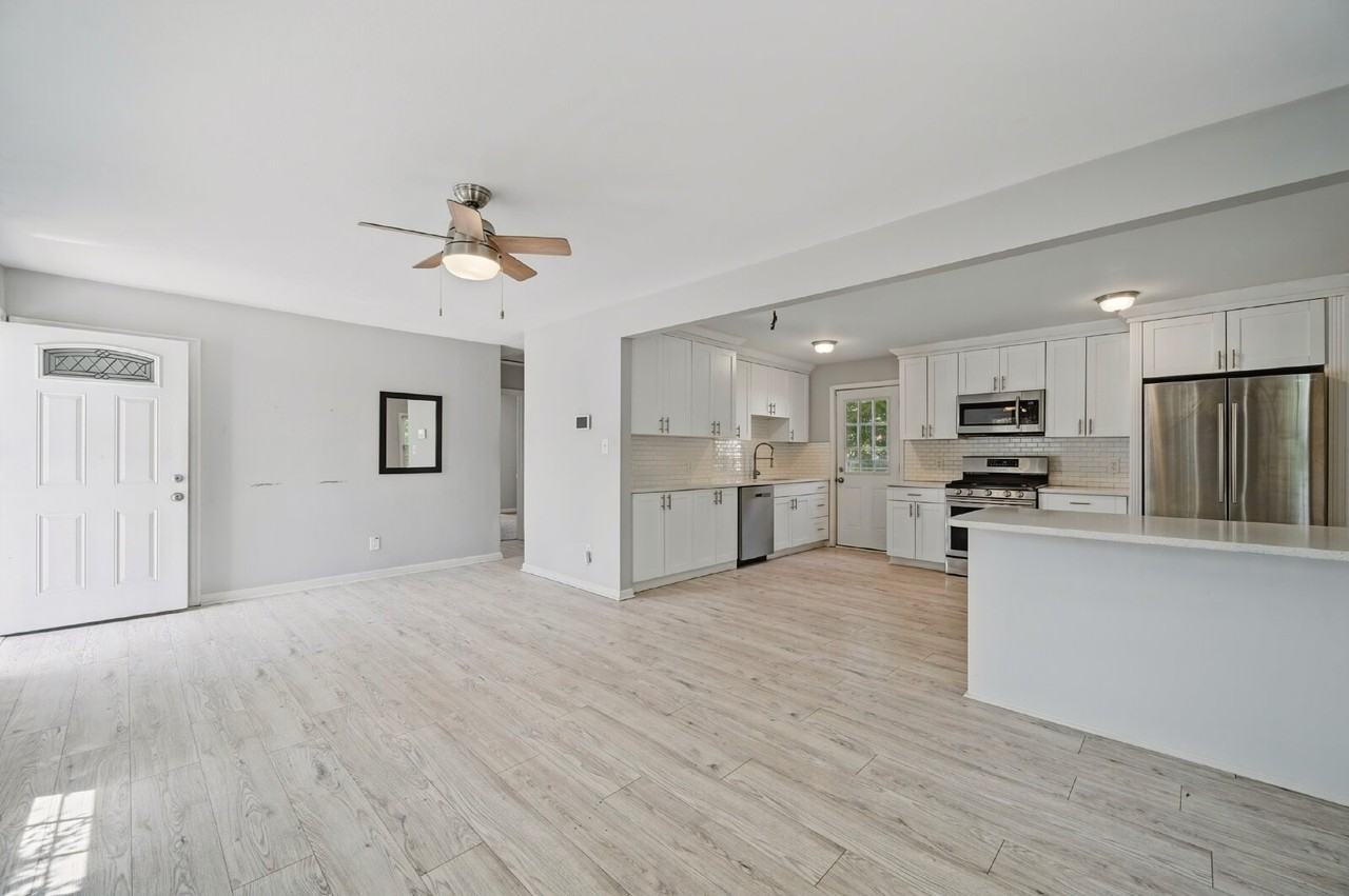 9 Laurel Dr - Photo 4 of 22