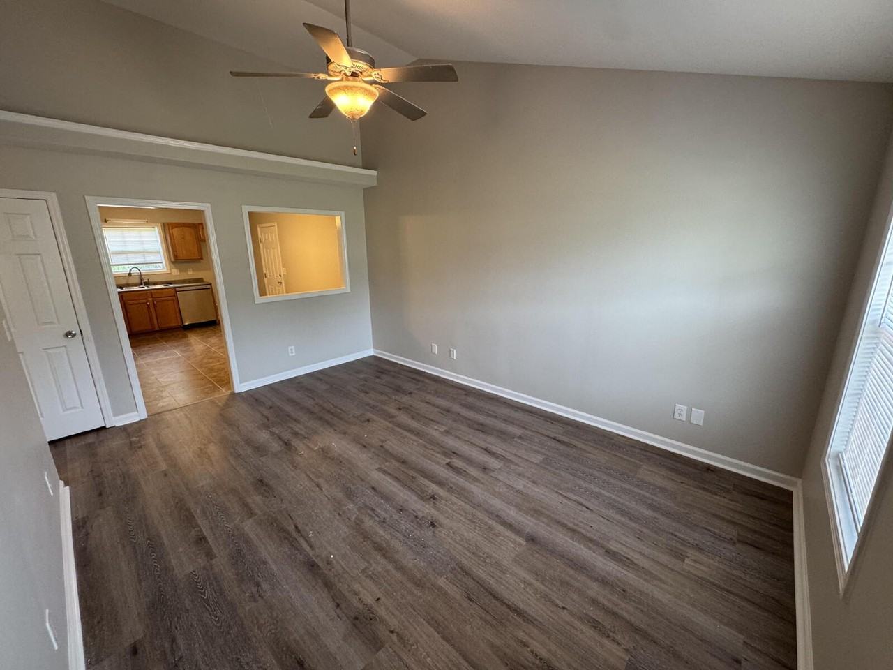 404 Faulkner Dr - Photo 3 of 18