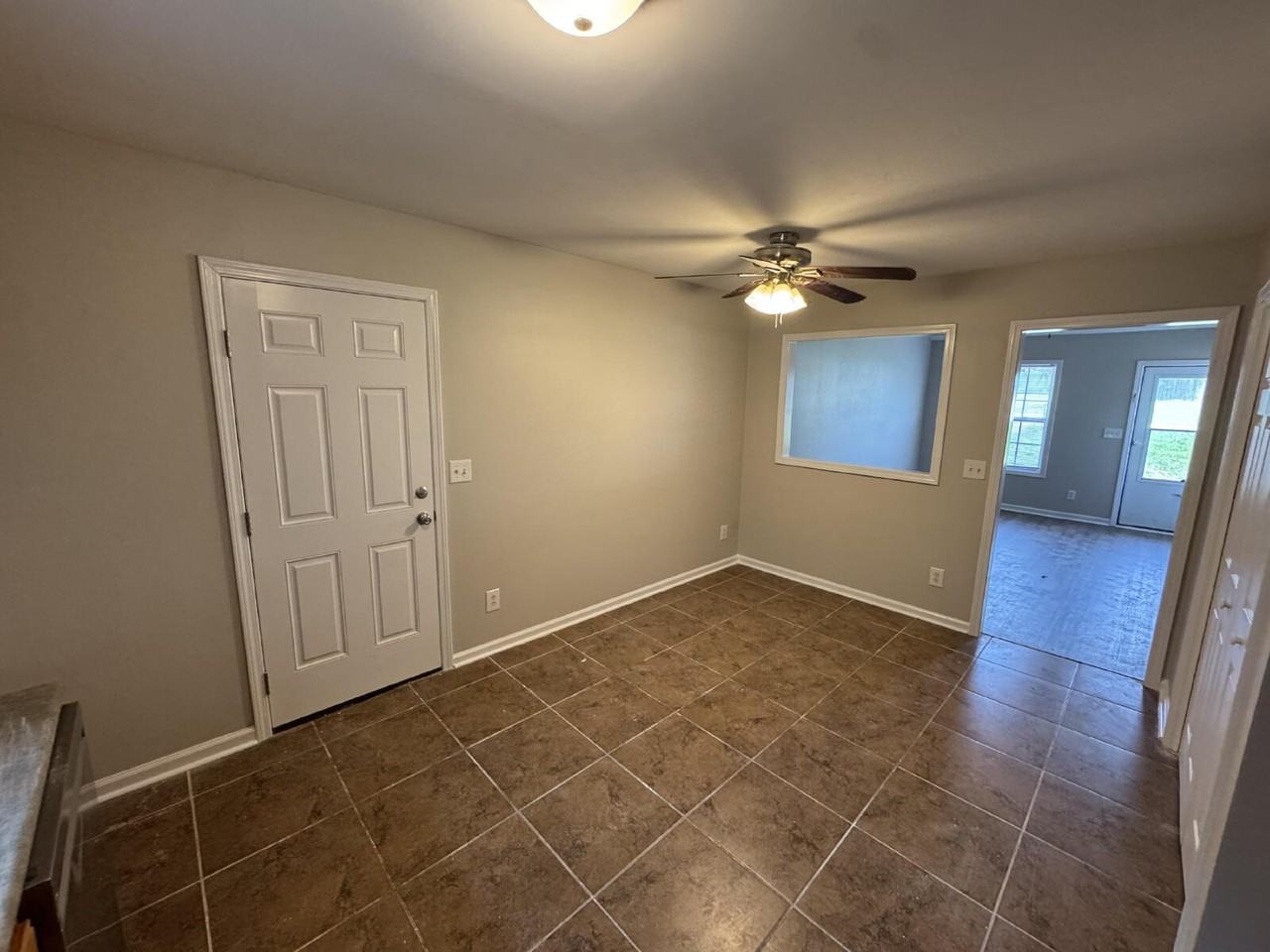 404 Faulkner Dr - Photo 5 of 18
