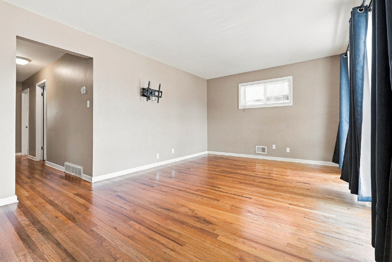 10807 Larry Dr - Photo 4 of 31
