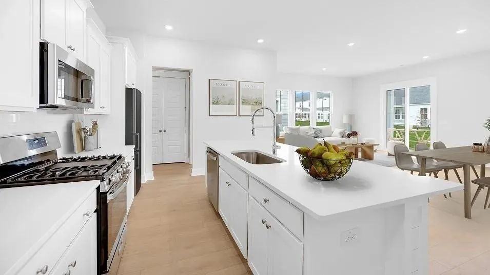135 Bloomsbury St - Photo 4 of 21