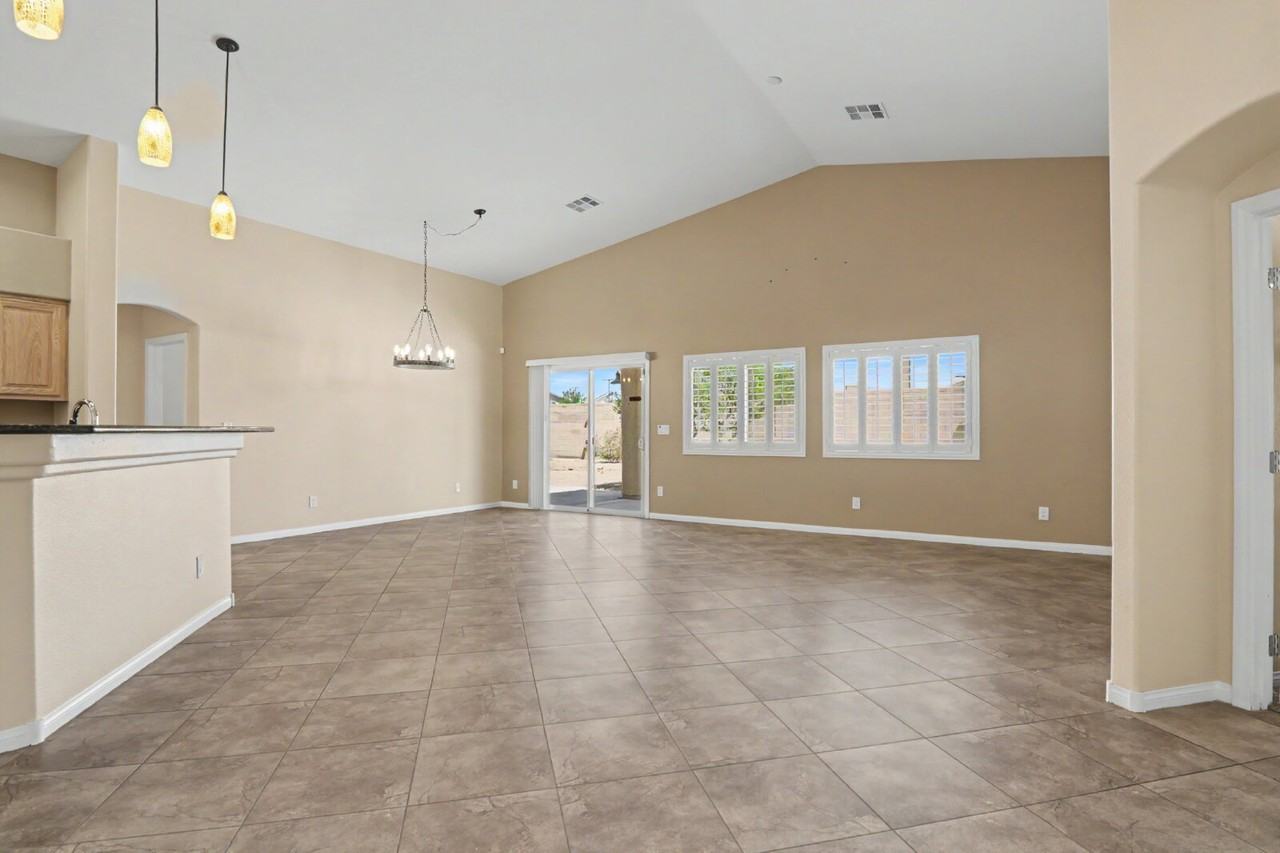 4516 Sea Dream Ave - Photo 7 of 47