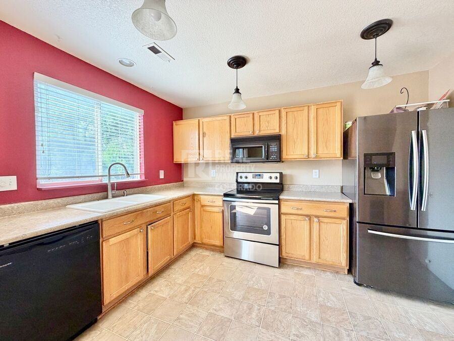 4283 W Kenyon Ave - Photo 6 of 24
