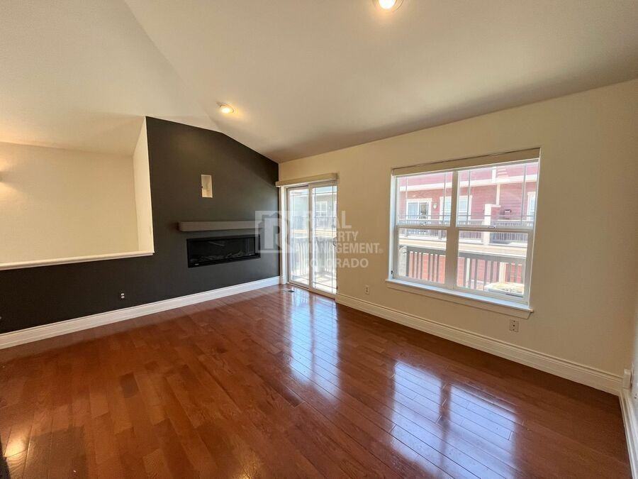 710 Albion St - Photo 4 of 17