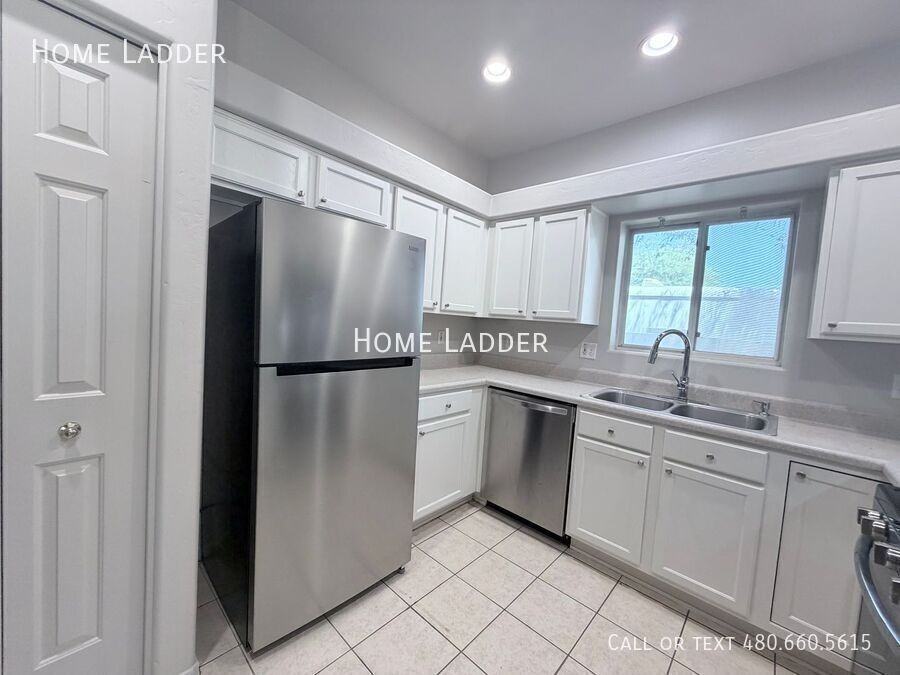 651 W Fairway Cove Dr - Photo 2 of 17
