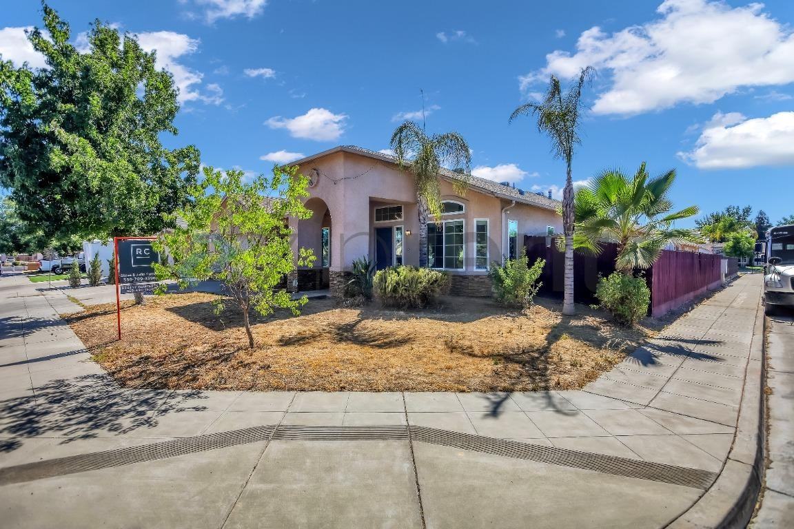 2437 N Tracy Ave - Photo 4 of 38