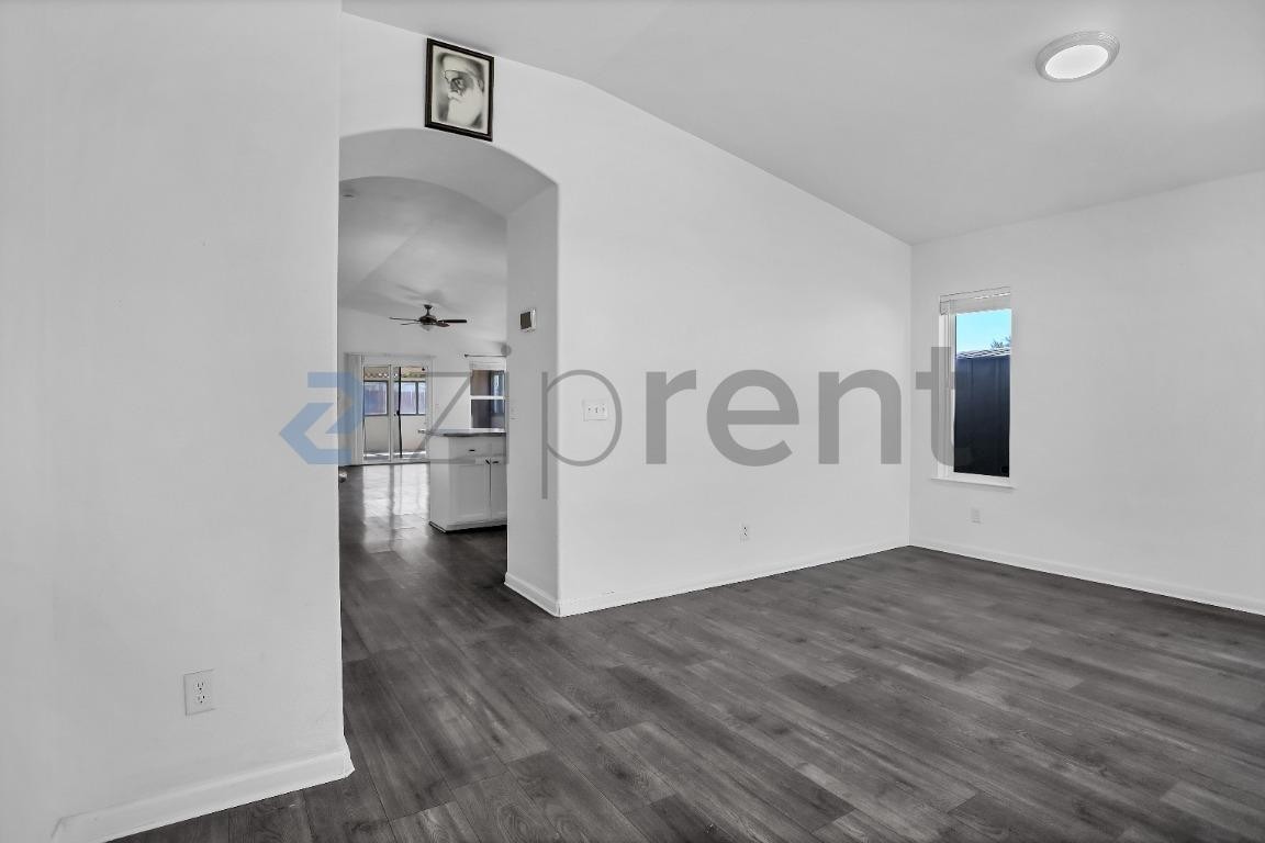 2437 N Tracy Ave - Photo 6 of 38