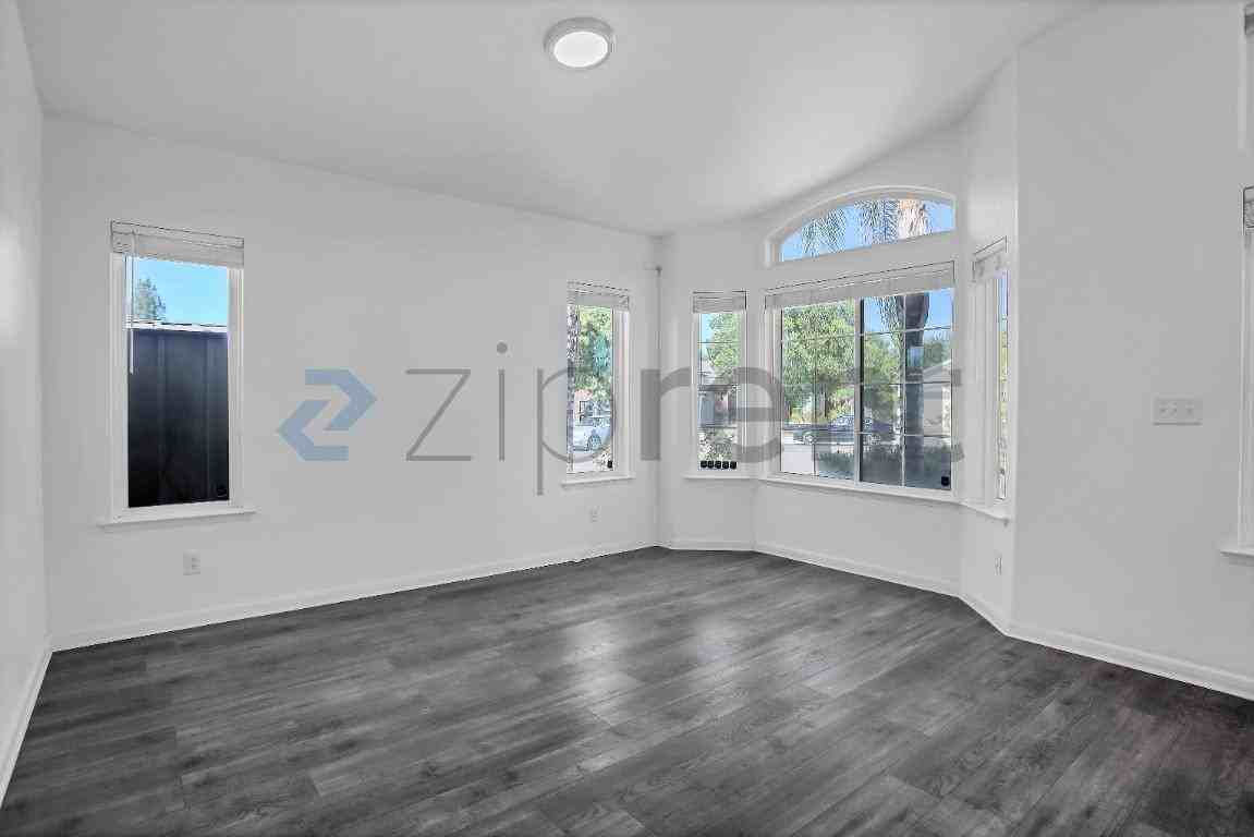 2437 N Tracy Ave - Photo 7 of 38