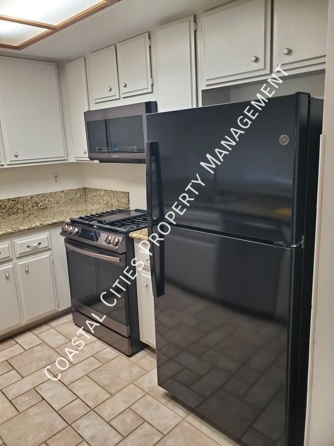 10020 1/2 Base Line Rd #1 - Photo 7 of 42