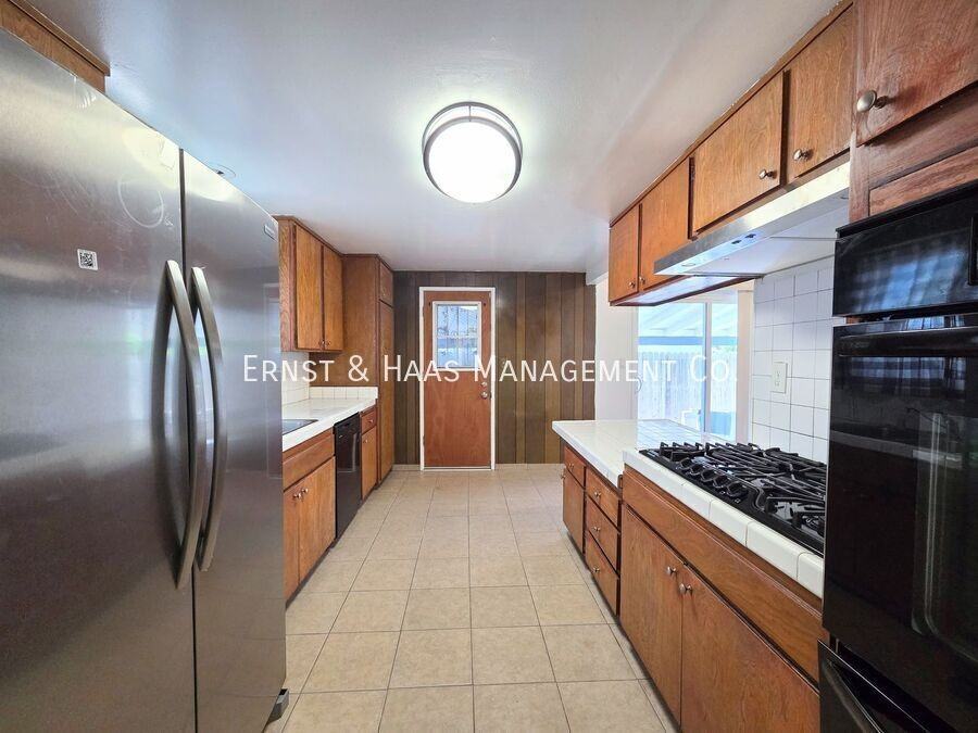 873 E Turmont St - Photo 4 of 37