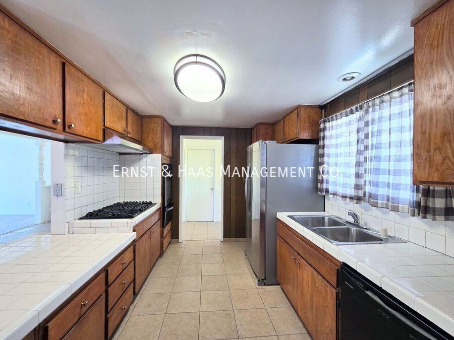 873 E Turmont St - Photo 7 of 37