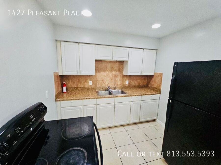 1427 Pleasant Pl - Photo 7 of 29