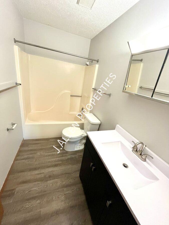 901 Syracuse Ave Bldg D #46 - Photo 3 of 8
