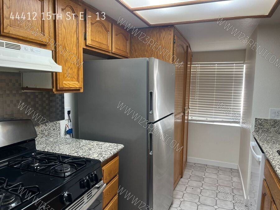 44412 15th St E #13 - Photo 4 of 19