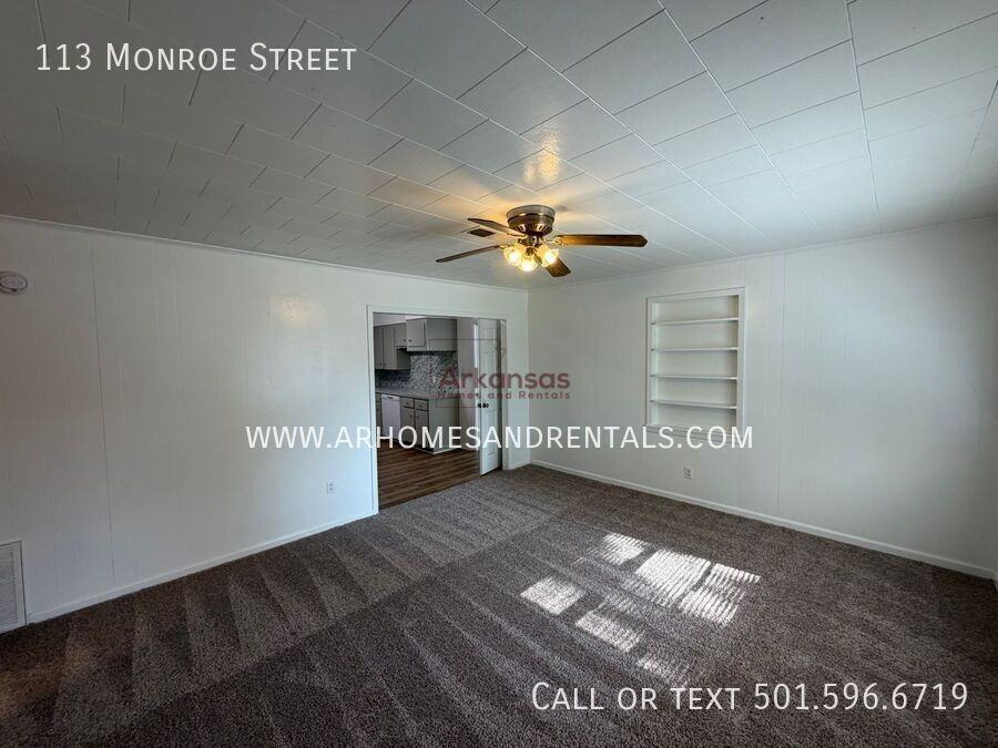 113 N Monroe St - Photo 3 of 12