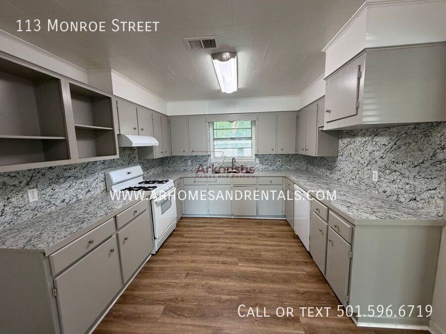 113 N Monroe St - Photo 4 of 12