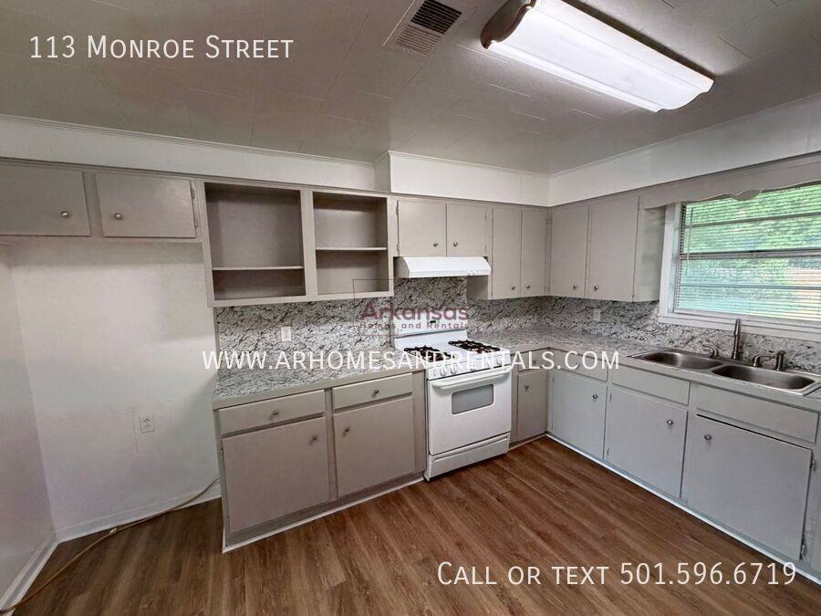113 N Monroe St - Photo 5 of 12