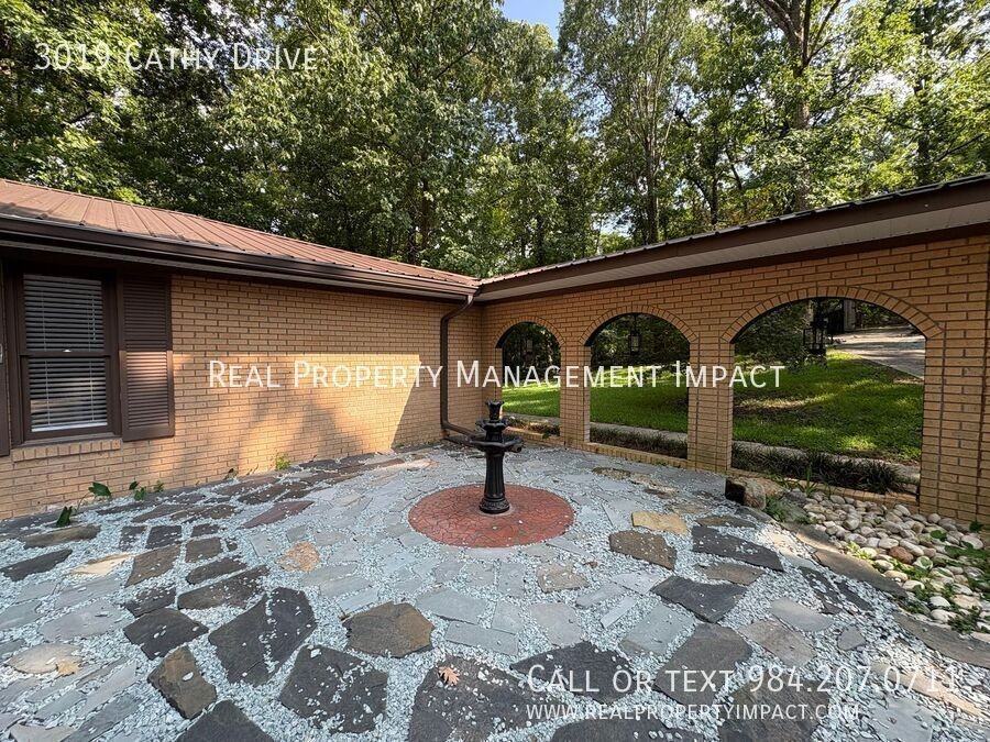3019 Cathy Dr - Photo 4 of 50