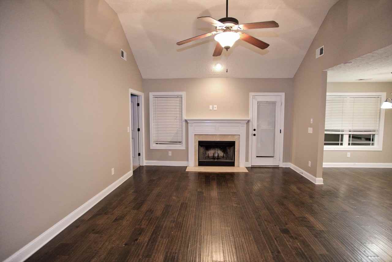 717 Elm St - Photo 4 of 22