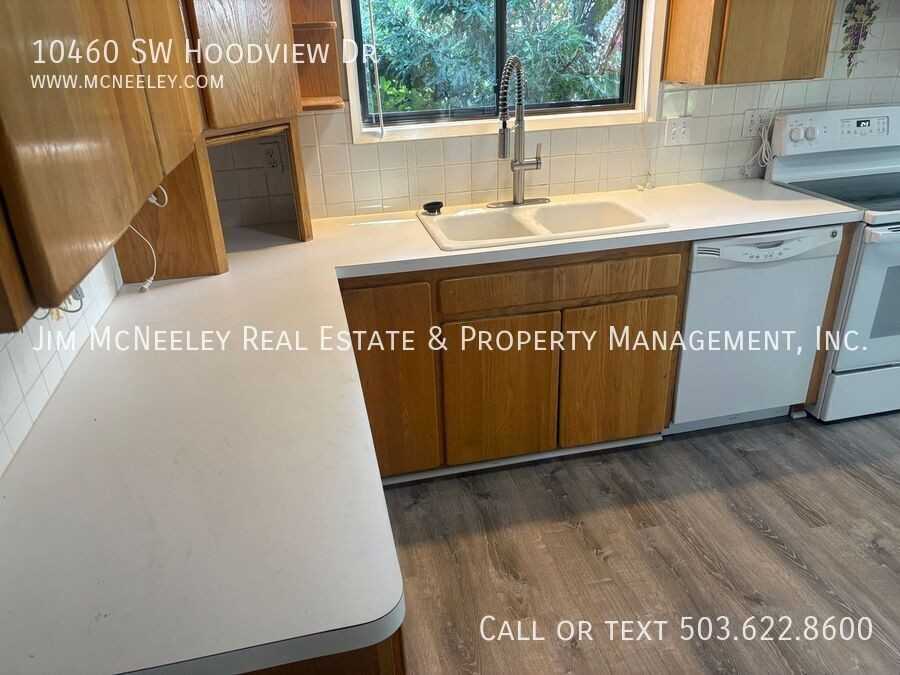 10460 Sw Hoodview Dr - Photo 2 of 32
