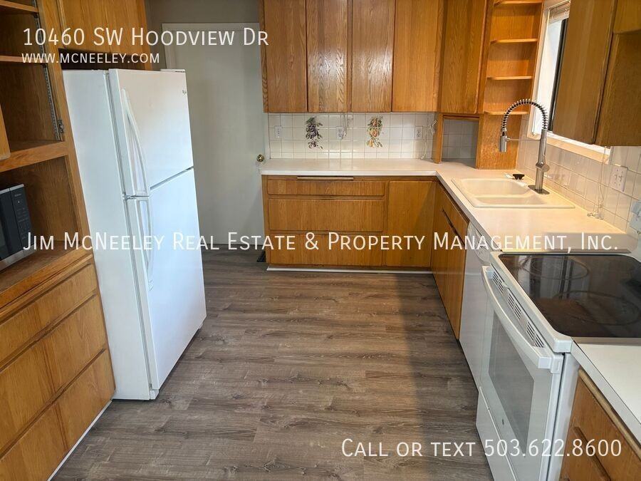 10460 Sw Hoodview Dr - Photo 3 of 32