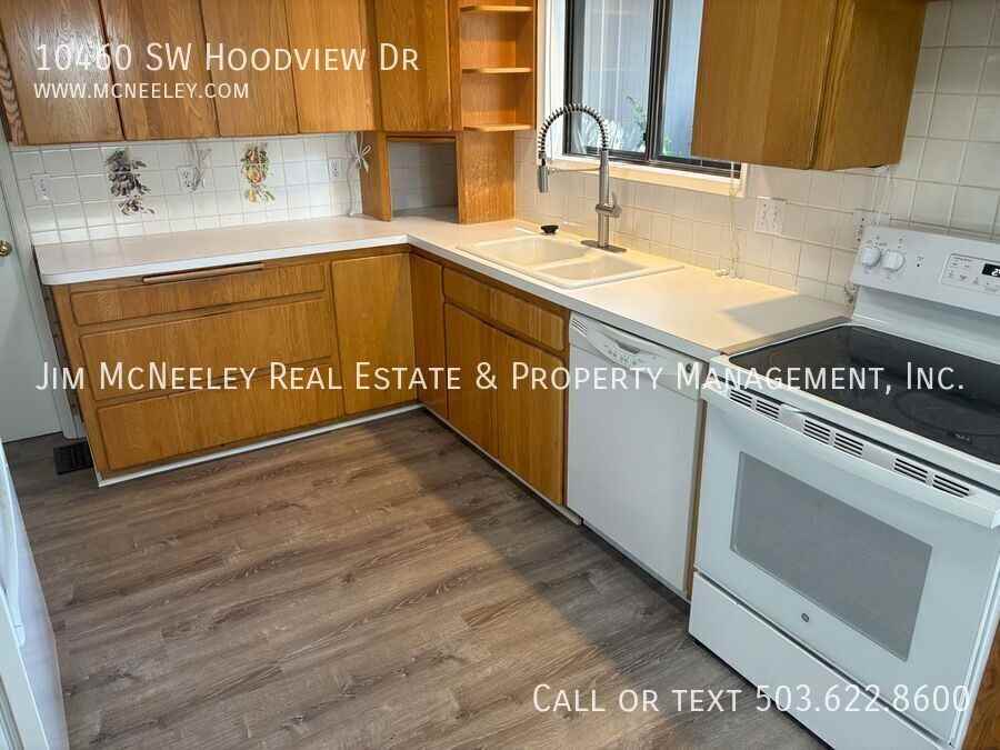 10460 Sw Hoodview Dr - Photo 5 of 32