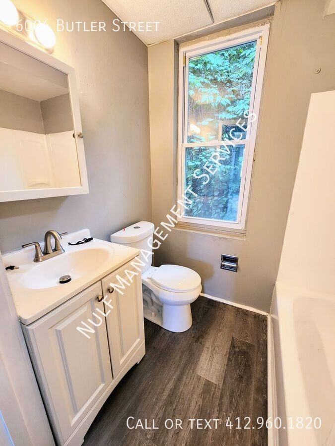 6004 Butler St - Photo 5 of 8