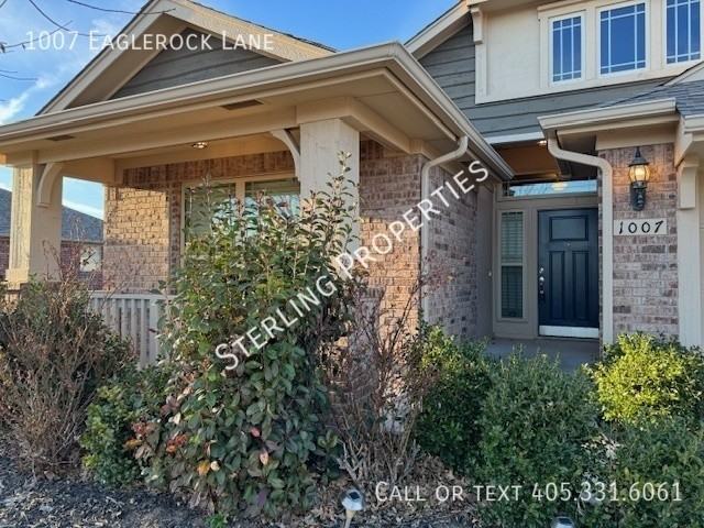1007 Eaglerock Ln - Photo 2 of 42