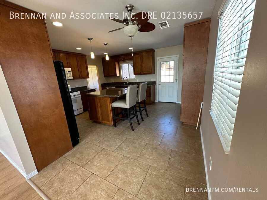 445 Rachael Ave - Photo 4 of 26